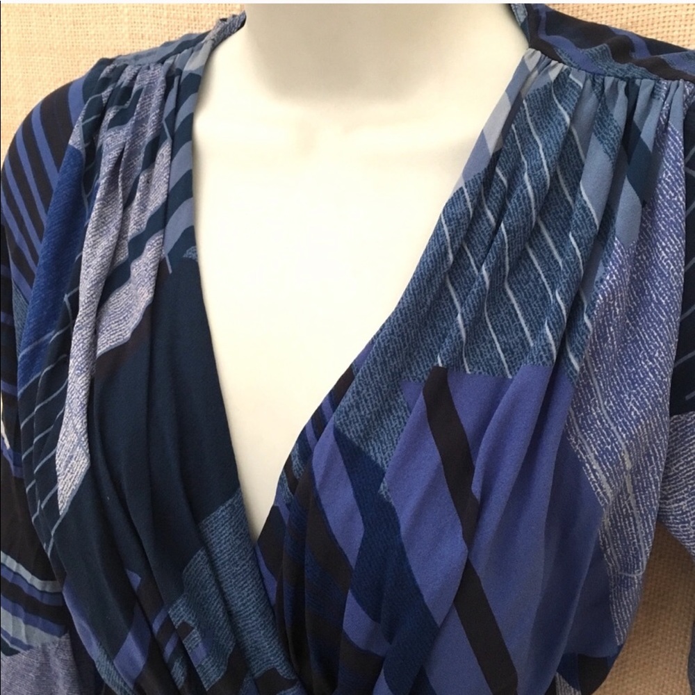 ISO Diane Von Furstenberg Dress in size 2 or 4 - Picture 2 of 5